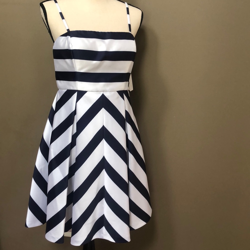Jessica Simpson white and blue stripe dress NWT - Picture 2 of 6